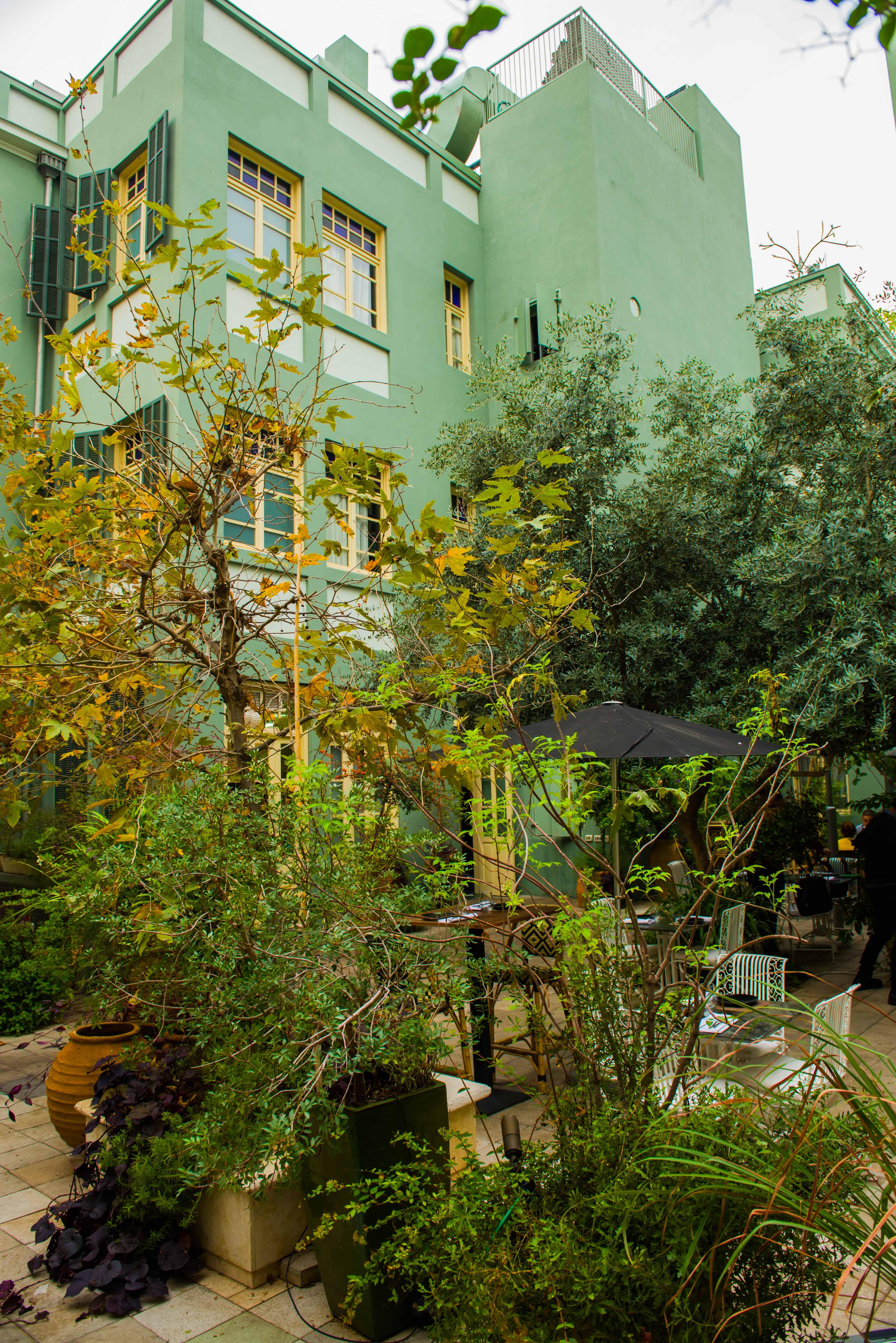 Alma Boutique & Lounge Hotel
